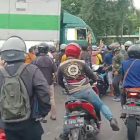 Truk tronton ngamuk seruduk semua yang ada di dapannya banyak korban bergelimpangan